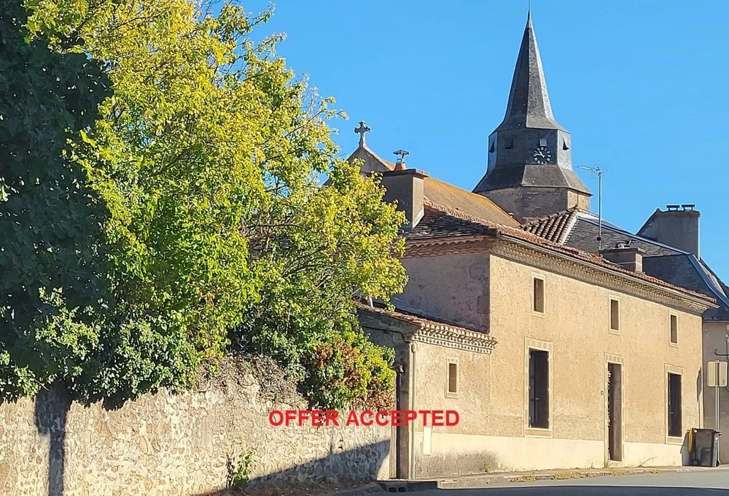 Maison spacieuse avec jardins clos à Lathus - Vienne — photo 1