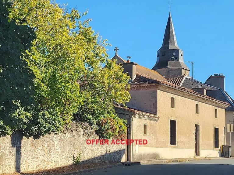 Maison spacieuse avec jardins clos à Lathus - Vienne — photo 1