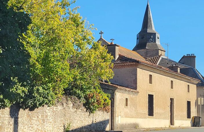 Maison spacieuse avec jardins clos à Lathus - Vienne — photo 2