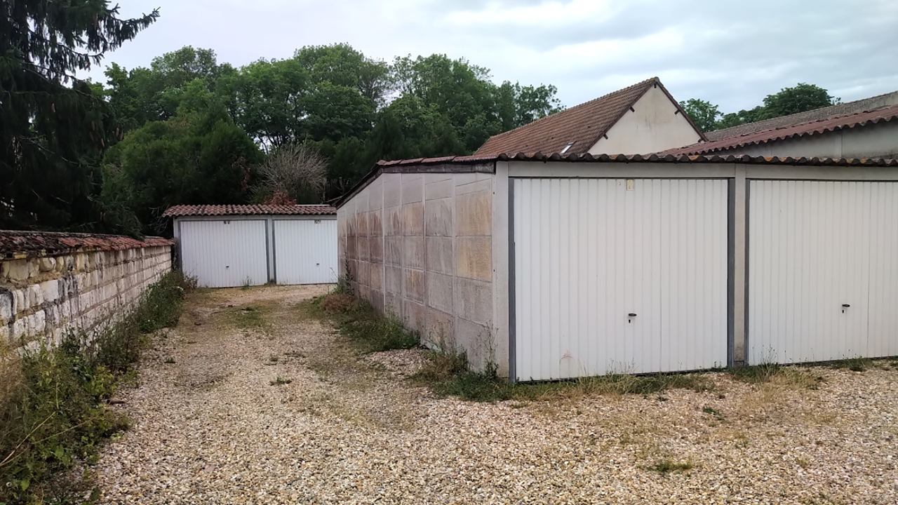 garage  pièces 300 m2 à vendre à Sens (89100)