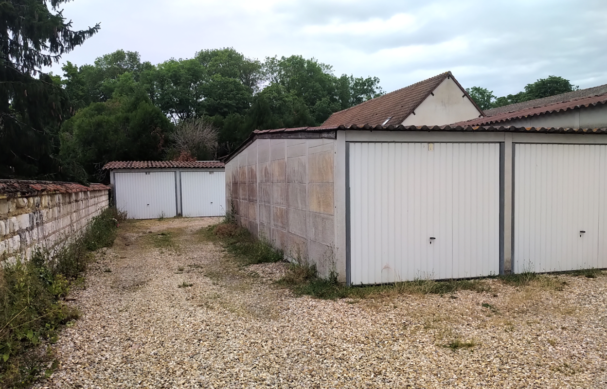 garage  pièces 300 m2 à vendre à Sens (89100)