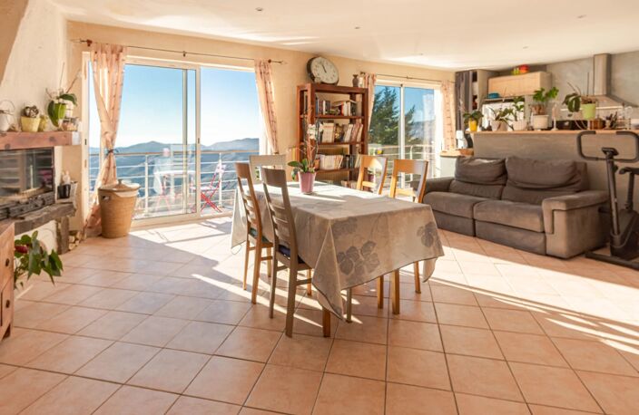 A VENDRE BEAU 4P DANS L’ARRIÈRE PAYS AVEC TERRAIN — photo 4