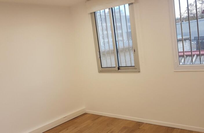 PANTIN 93500 - LOCATION - LOCAUX BUREAUX - ANCIEN - 12m2 — photo 2