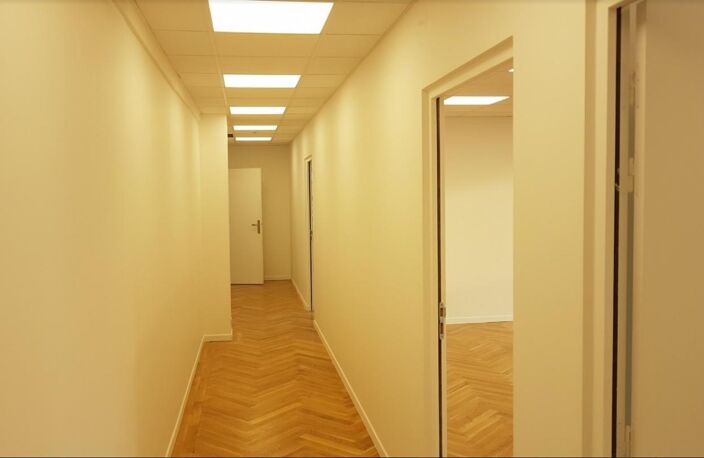 PANTIN 93500 - LOCATION - LOCAUX BUREAUX - ANCIEN - 33m2 — photo 3