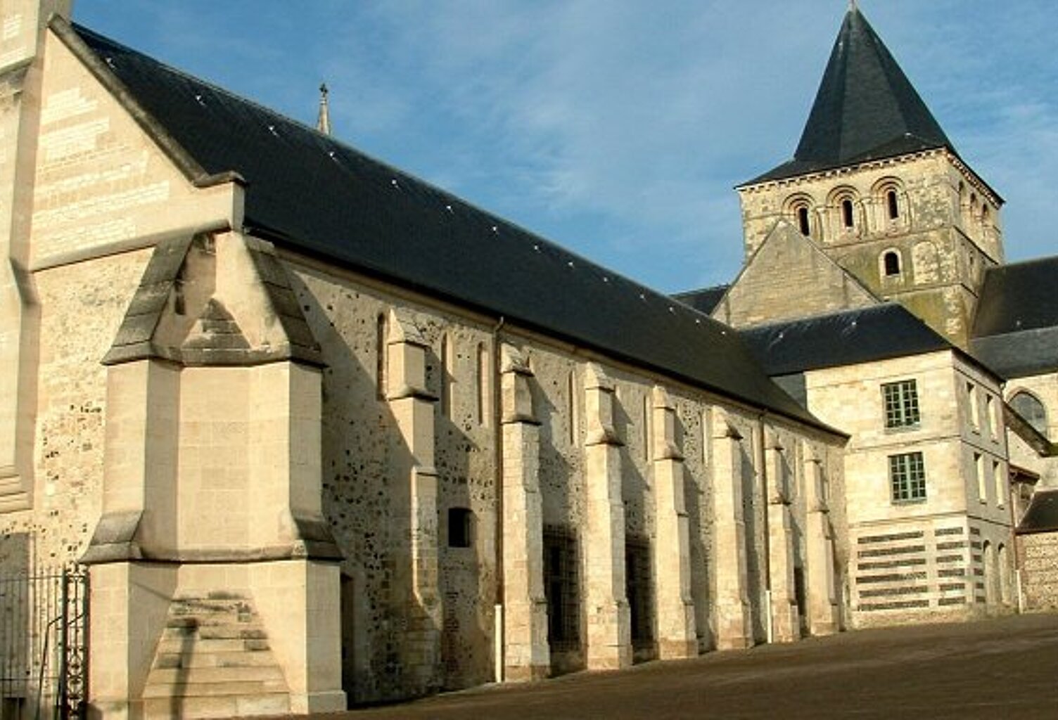 MONTIVILLIERS — photo 1