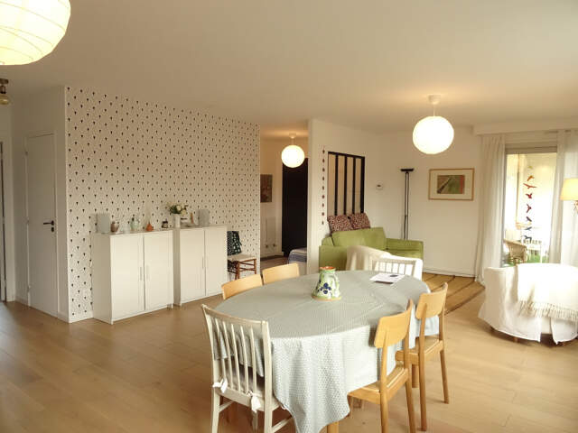 Appartement T4 + balcon + pkg + gge +cave — photo du bien