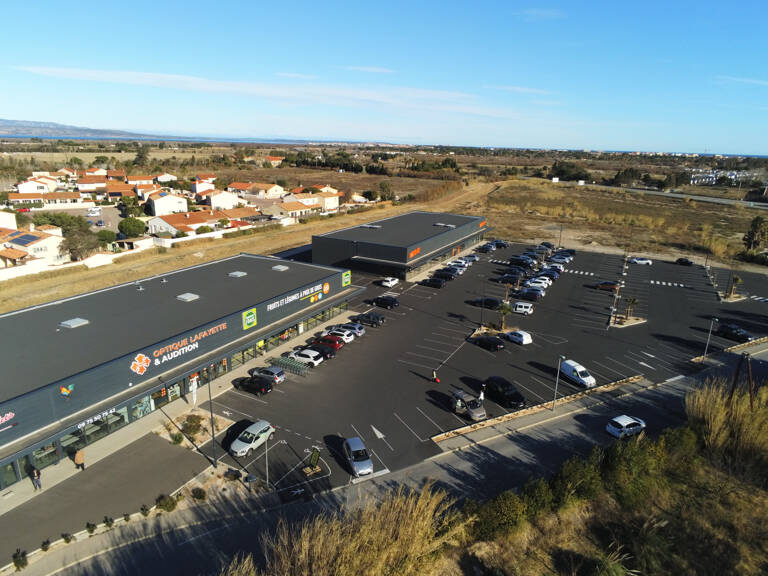 2000 M2 LOCAUX COMMERCIAUX NEUFS A LOUER, DIVISIBLES, CARREF — photo 1