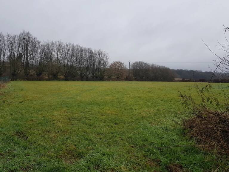 Terrain constructible sur le secteur de Mondrepuis — photo 1