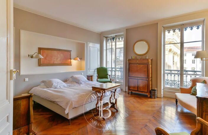 Lyon 2 - Place des Célestins - Appartement de 106.8 m²  - Grenier - 2 chambres — photo 2