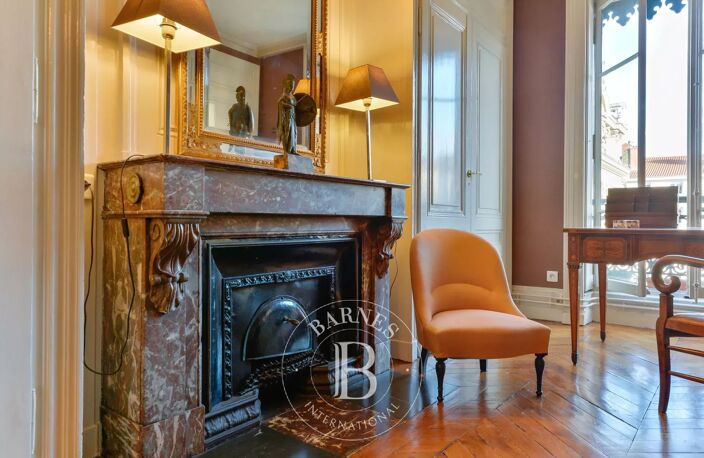 Lyon 2 - Place des Célestins - Appartement de 106.8 m²  - Grenier - 2 chambres — photo 5
