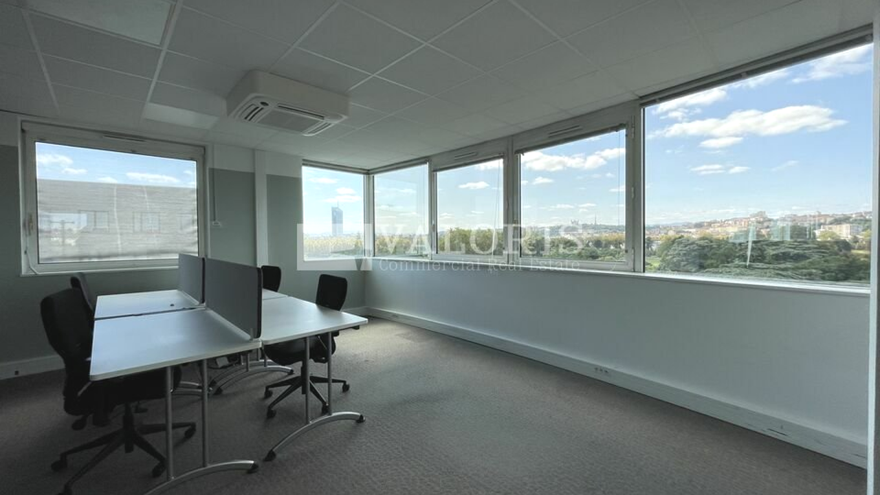 bureau  pièces 3127 m2 à louer à Villeurbanne (69100)