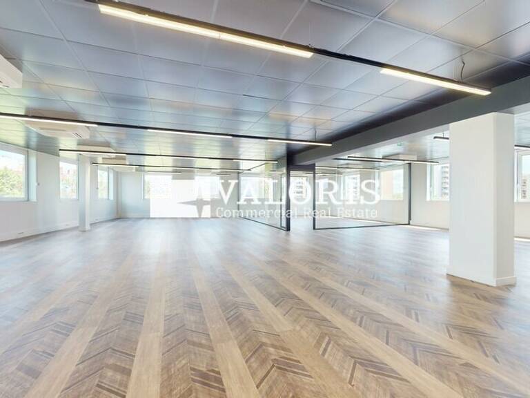 BUREAUX à LOUER — photo 1