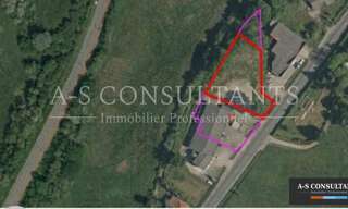 Commerce  740 m² à louer à Saint-Genis-Laval (69230)