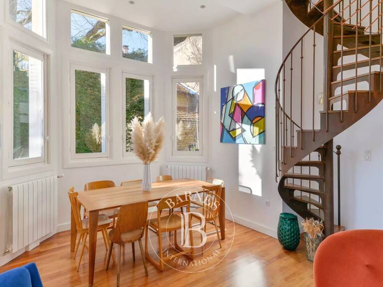 Saint-Cyr-au-Mont-d'Or - Appartement de 143,02 m² en rez-de-jardin - Jardin privatif de 986 m² avec Piscine - 5 Chambres — photo 1
