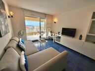 GOLFE JUAN - Location saisonnière  - T2 PORT AZUR - TERRASSE & G — photo 3