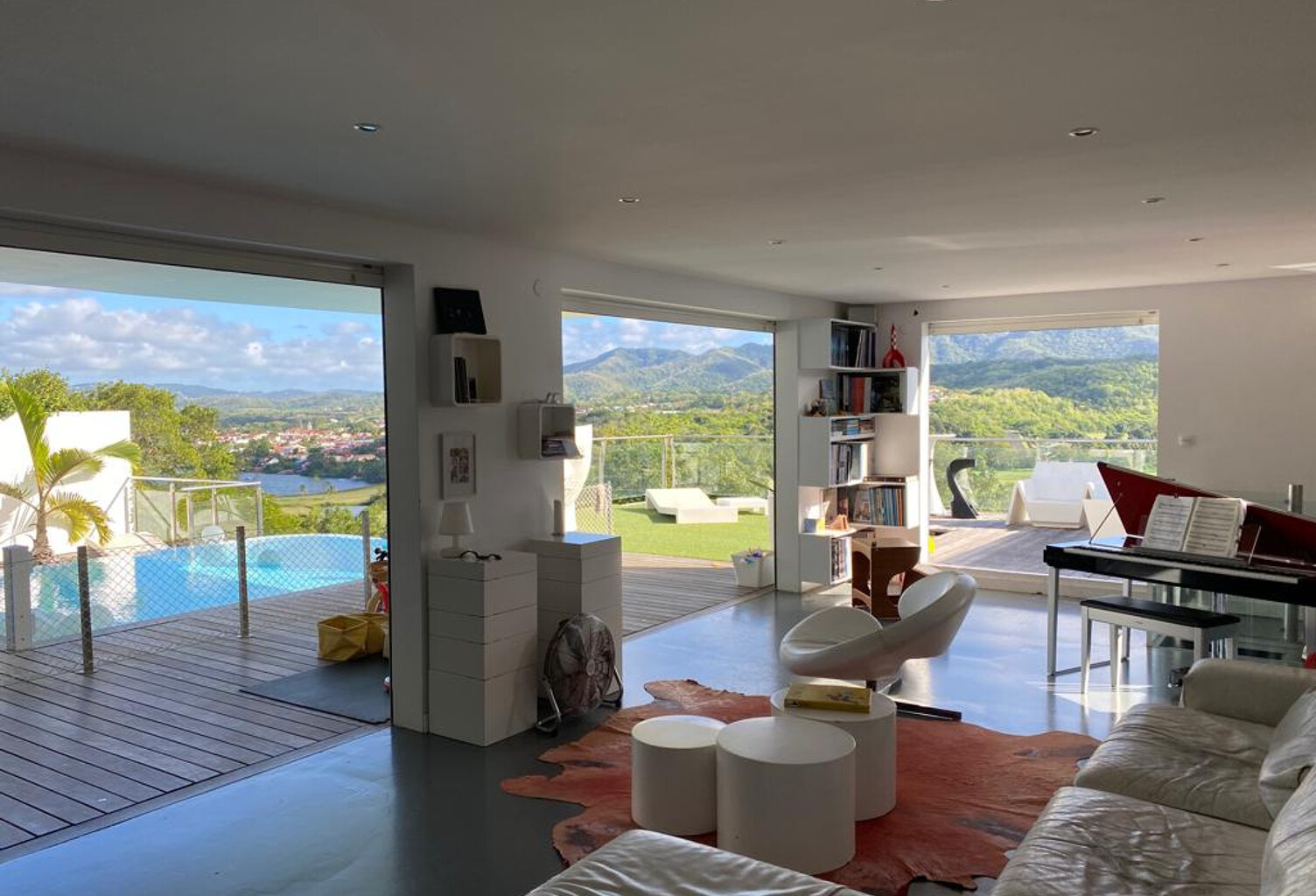 Maison d'architecte contemporaine aux Trois-Îlets — photo 1