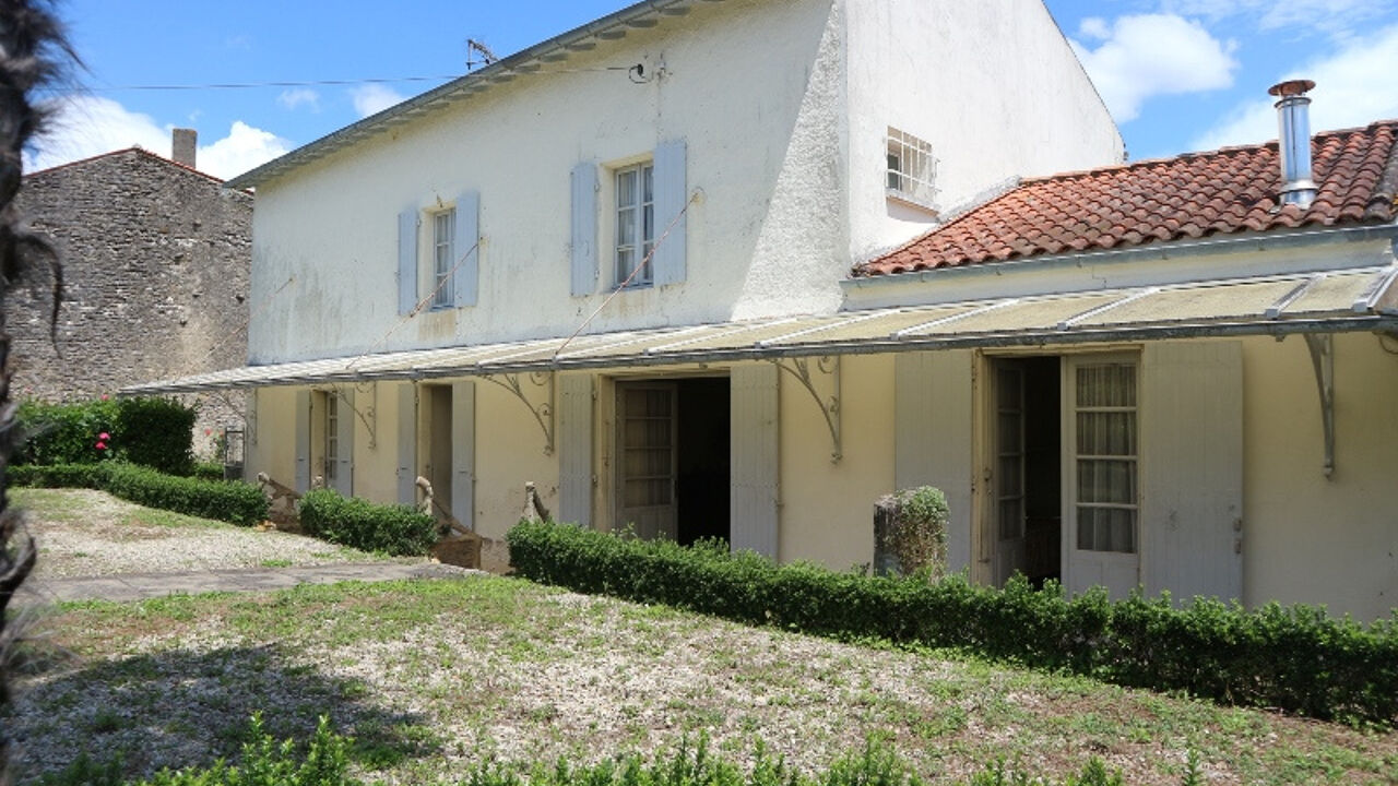 maison 8 pièces 160 m2 à vendre à Saint-Jean-d'Angély (17400)