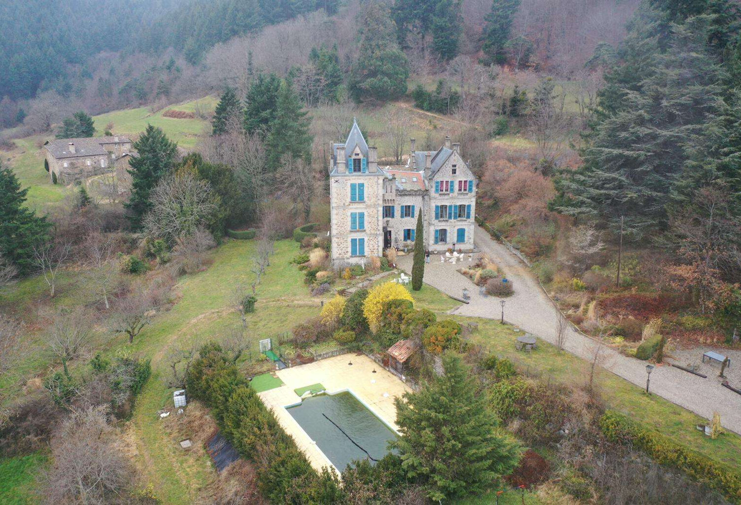  Domaine de château avec gîtes, chambres et camping - aux no — photo 1