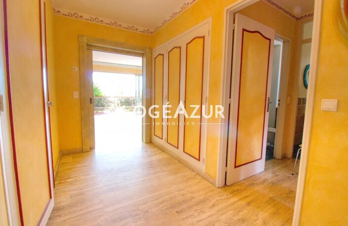 Vente Appartement T3 Face Mer GOLFE-JUAN — photo 5