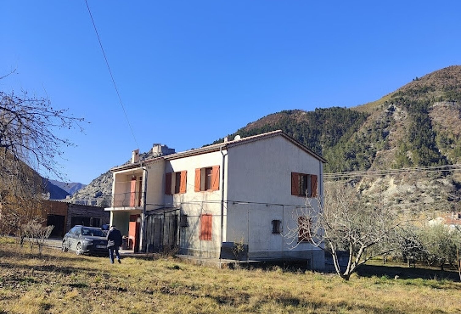 Propriété à deux niveaux sur 8230m² — photo 1