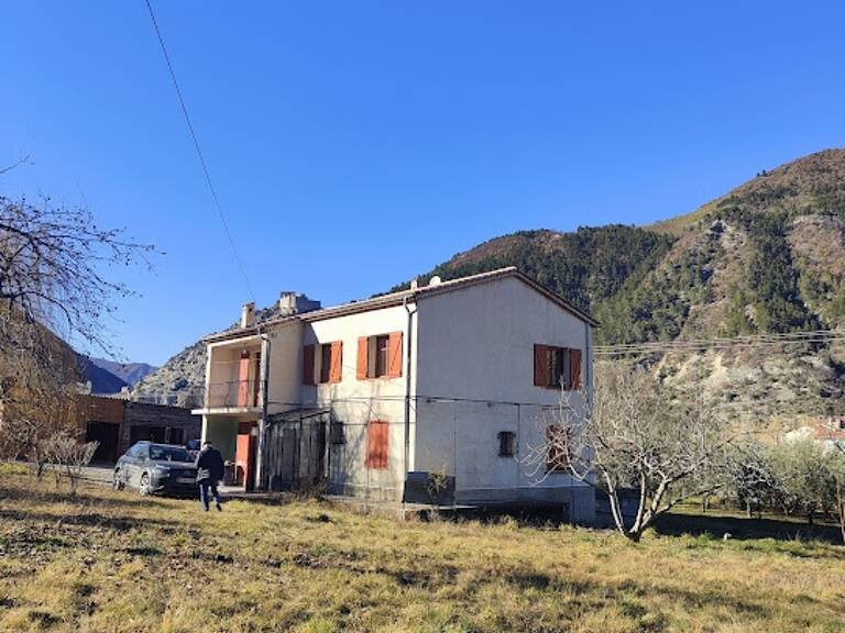Propriété à deux niveaux sur 8230m² — photo 1