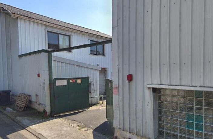 LA COURNEUVE 93120 - LOCATION - BUREAUX- ETAGE - 50m2 - AUBE — photo 2