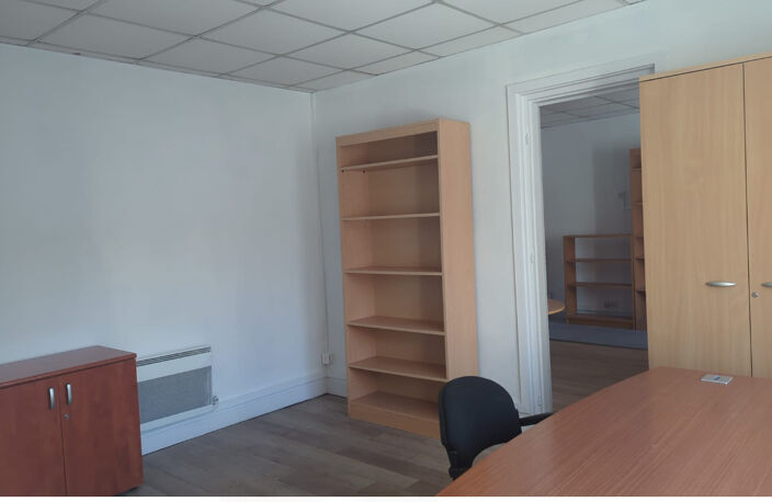 LA COURNEUVE 93120 - LOCATION - BUREAUX- ETAGE - 50m2 - AUBE — photo 4