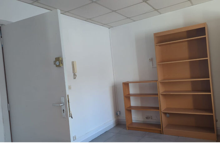 LA COURNEUVE 93120 - LOCATION - BUREAUX- ETAGE - 50m2 - AUBE — photo 5