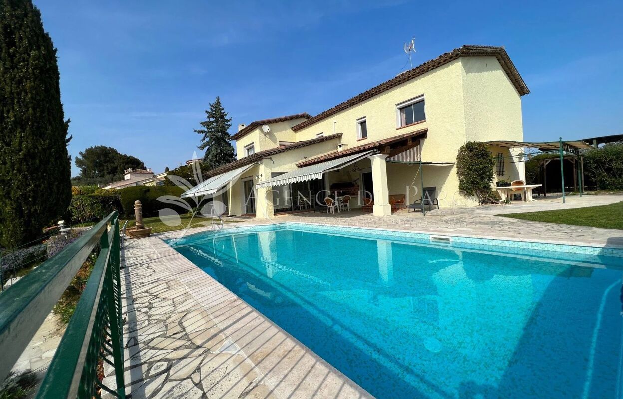 maison 6 pièces 180 m2 à vendre à Cagnes-sur-Mer (06800)