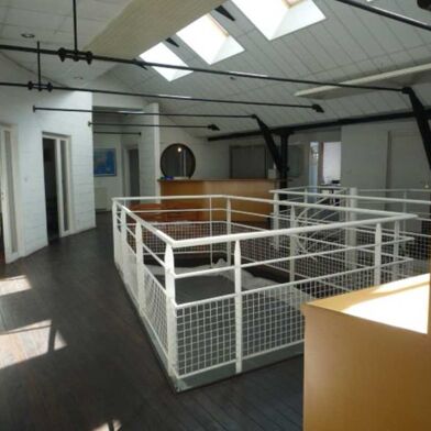 Local industriel  7794 €