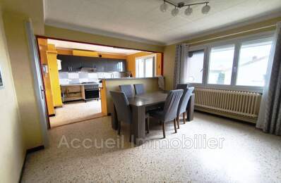 P4 traversant au 1er étage au calme exposé sud/est.<BR>Parking + — photo du bien