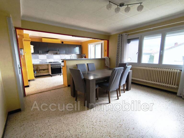 P4 traversant au 1er étage au calme exposé sud/est.<BR>Parking + — photo 1