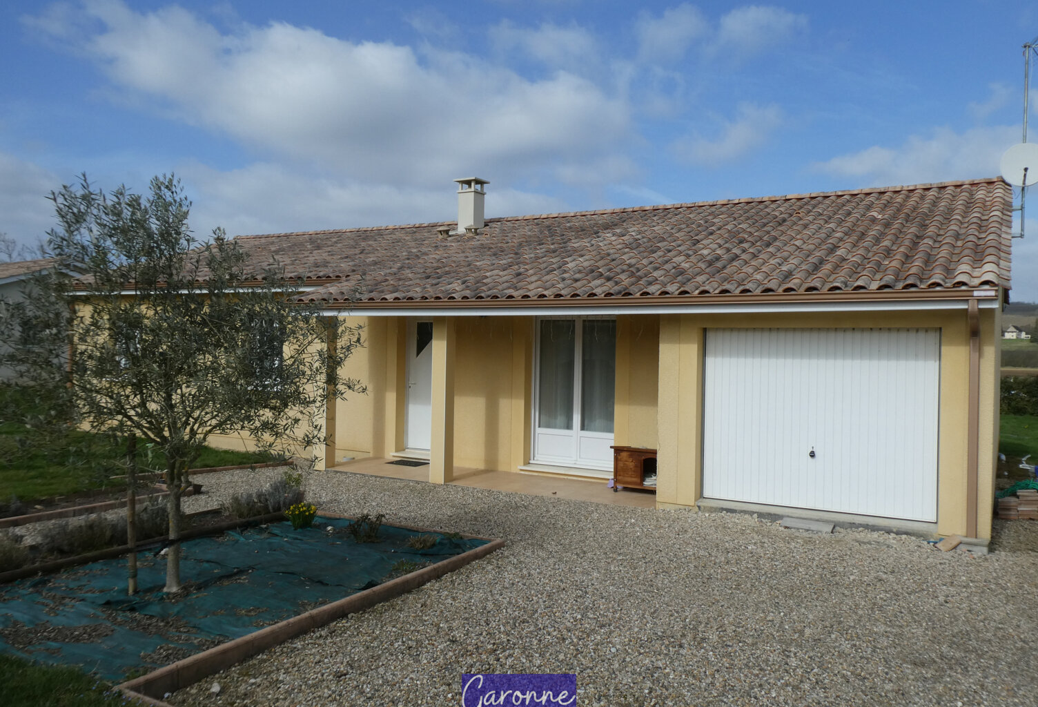 Maison moderne avec piscine de plain pied — photo 1