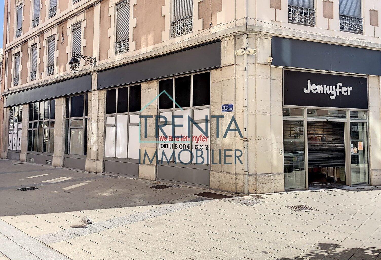 Exceptionnel + de 300m2 commerciaux plein centre de Voiron — photo 1