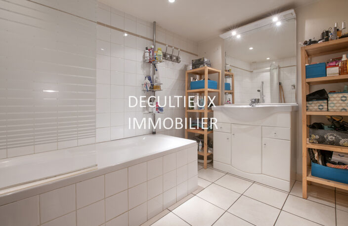 dernier étage ATYPIQUE - VUE FOURVIERE - (64,08 m2 loi carrez appartement mansardé) — photo 5