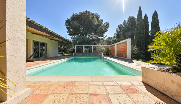 Propri&eacute;t&eacute; 12 pièces  à vendre Sanary-sur-Mer 83110