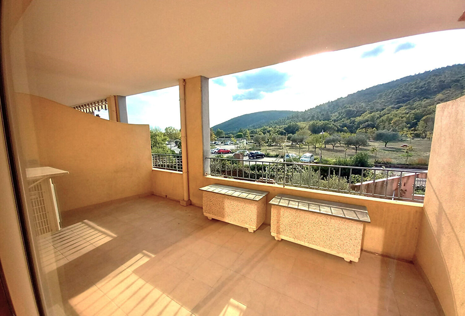 Bel appartement loué avec terrasse et garage — photo 1