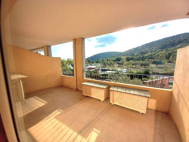 Bel appartement loué avec terrasse et garage — photo du bien
