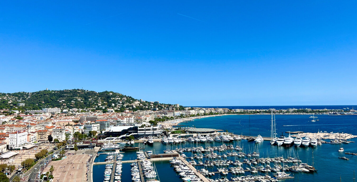 CANNES BANANE CENTRE PROCHE CROISETTE MURS COMMERCIAUX 130M2 — photo 1