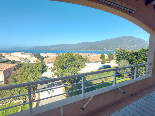 Immobilier de prestige : maison en vente terrasse à Proprian — photo du bien