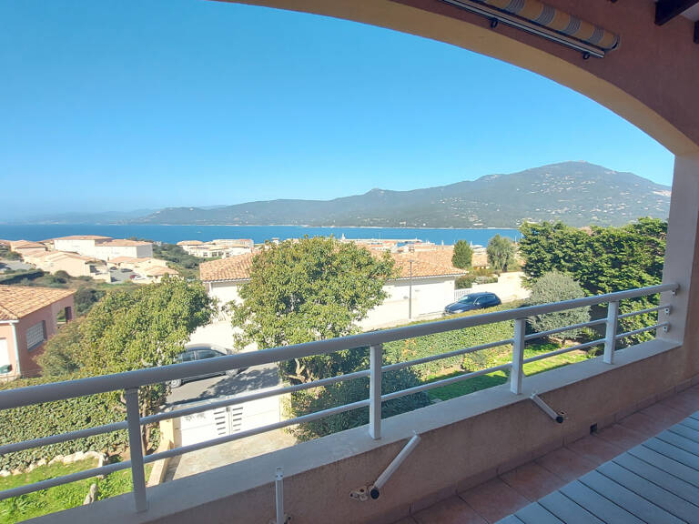 Immobilier de prestige : maison en vente terrasse à Proprian — photo 1