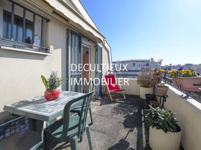 APPARTEMENT 2000  LUMINEUX DERNIER ETAGE VILLEURBANNE — photo du bien