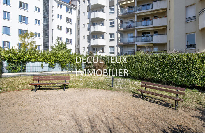 APPARTEMENT 2000  LUMINEUX DERNIER ETAGE VILLEURBANNE — photo 5