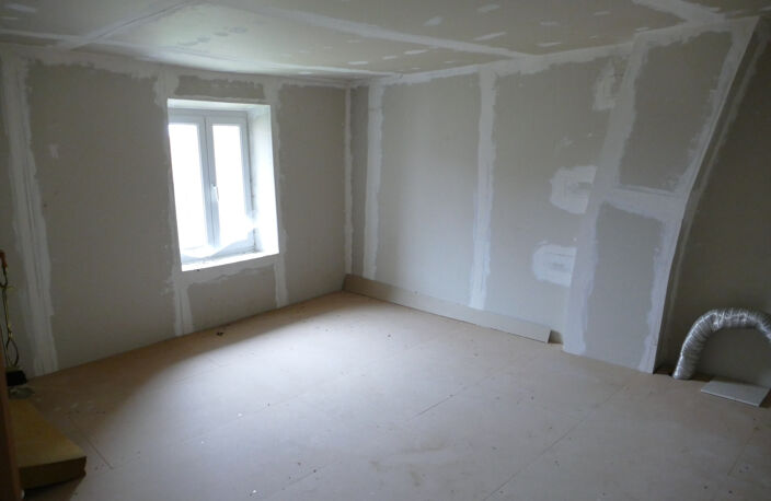 Maison pierre avec terrain et grange — photo 4