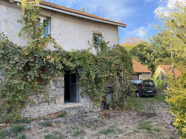 Maison pierre avec terrain et grange — photo du bien