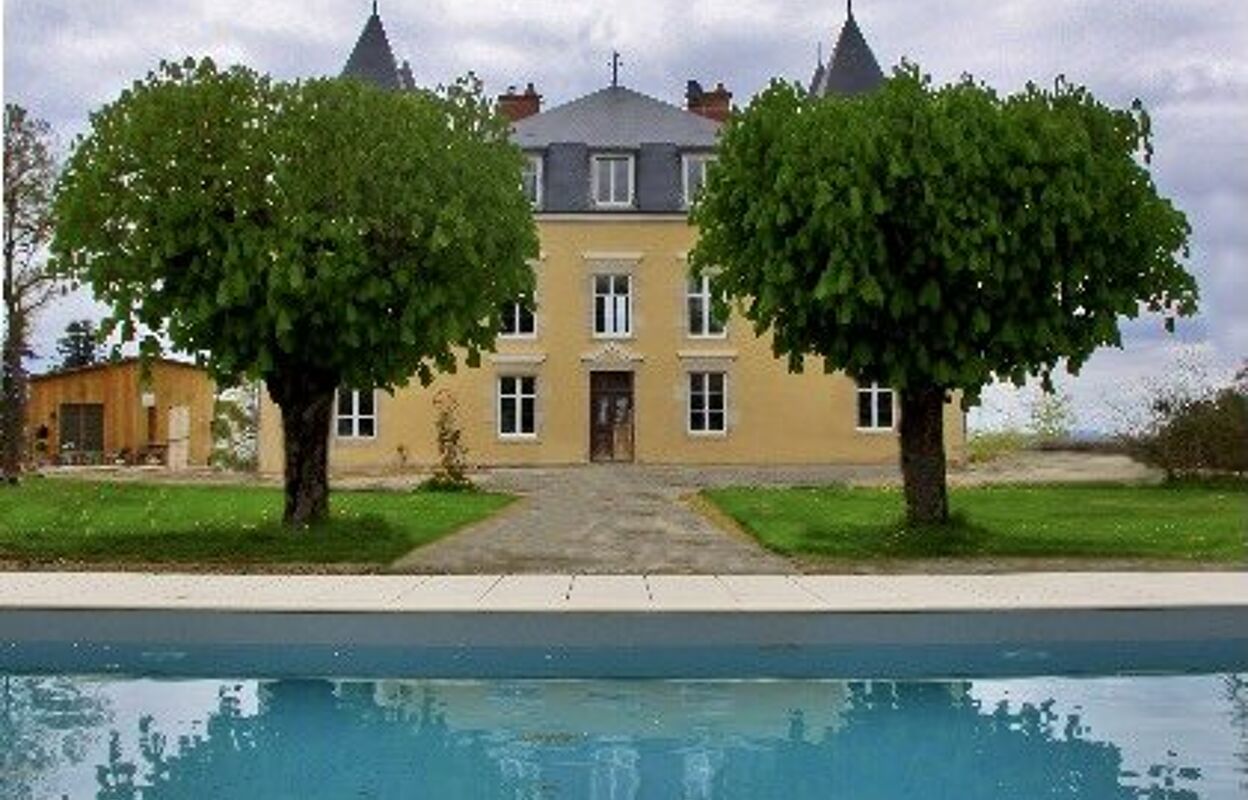 maison 10 pièces 750 m2 à vendre à Châteauneuf-la-Forêt (87130)