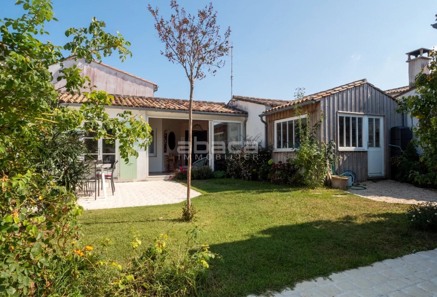 Immobilier Ile de Ré - Maison à vendre - Le Bois-Plage en Ré — photo 1