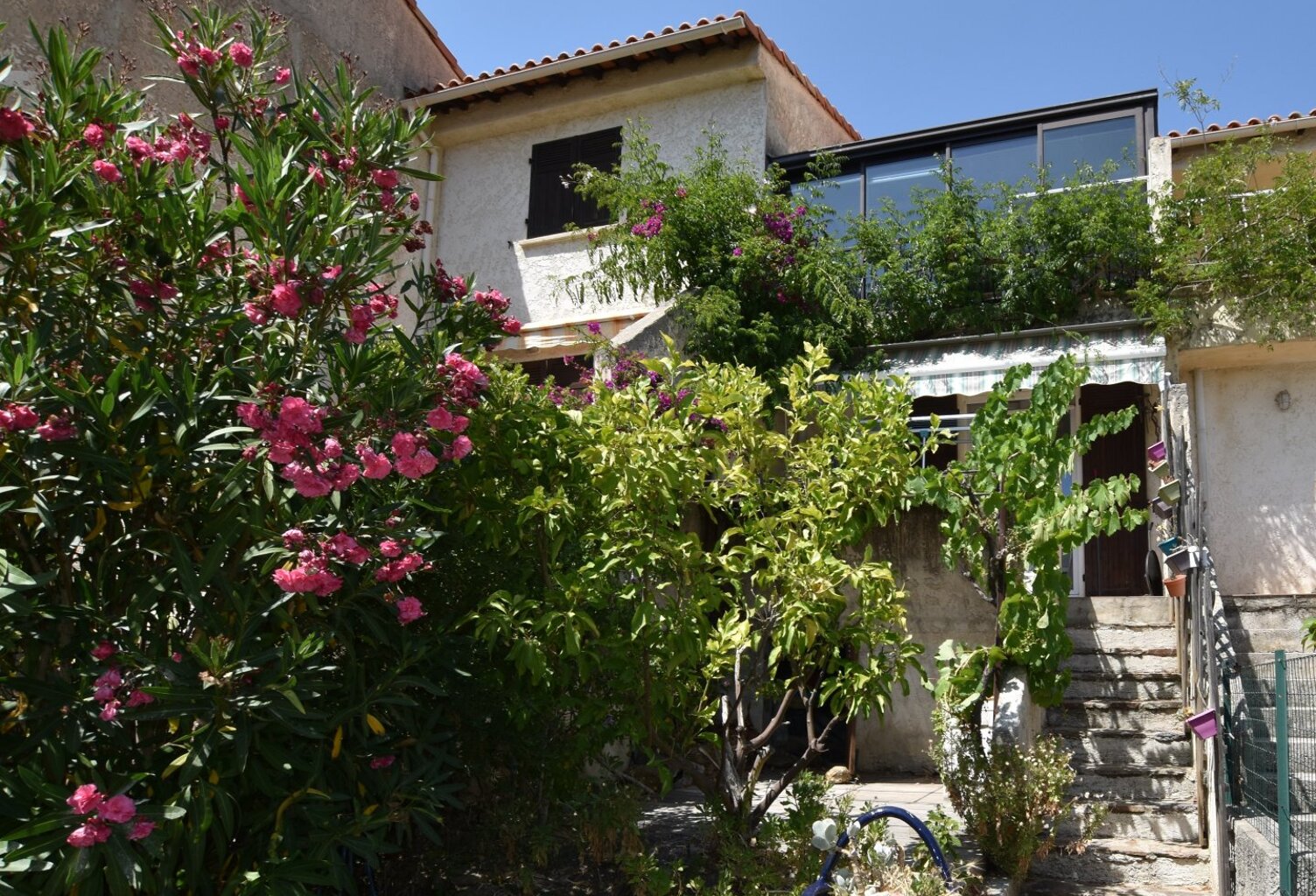Villa — photo 1