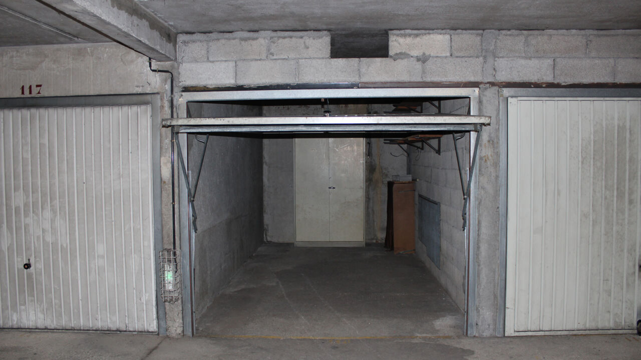 garage  pièces 15 m2 à vendre à Marseille 12 (13012)