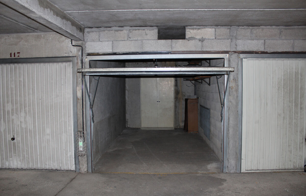 garage  pièces 15 m2 à vendre à Marseille 12 (13012)